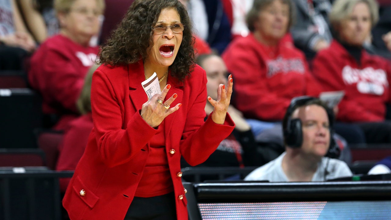 Whalen gets first win, and C. Vivian Stringer picks up 999th